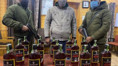 Photo of Srinagar police arrests bootlegger; recovers 15 bottles of illicit liquor