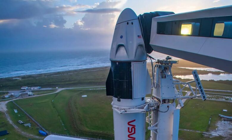 Photo of SpaceX ready to take four astronauts to ISS on Saturday