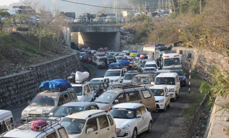 Photo of Traffic to be allowed on Saturday from Jammu towards Srinagar: ADGP Traffic