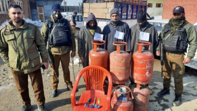 Photo of Kulgam Police arrests 03 persons for illegal trade of LPG gas cylinders