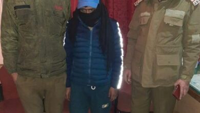 Photo of Police arrests drug peddler in Srinagar; contraband substance and cash recovered