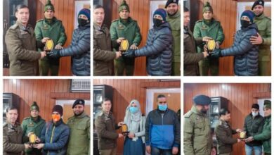 Photo of Awantipora Police felicitates NEET-2020 qualifiers of Tral