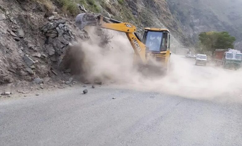 Photo of Traffic to remain suspended tomorrow on Srinagar Jammu-National Highway for Maintenance: Traffic Authorities