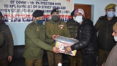 Photo of Srinagar police distributes Covid-19 safety kits among poor and needy families