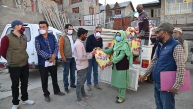 Photo of District Administration Kargil distributes free food items among more than 100 migrant laborers