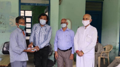 Photo of BJP leader Shailender Vaid distributed Corona Kits among residents of Village Khariyan in Chenani 