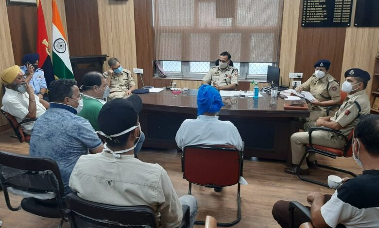 Photo of SSP Traffic City Jammu holds a interactive Sessions with Transporters, Mini-Buses Transport Unions