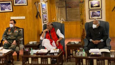 Photo of CEC Feroz Khan discusses various issues pertaining to Kargil District with Defence Minister Rajnath Singh