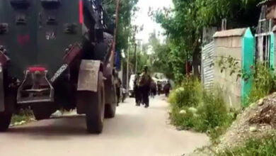 Photo of Lashkar militant killed, another surrenders in live encounter at Shopian