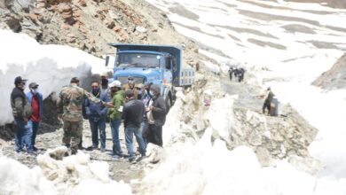 Photo of EC Tashi takes stock of snow clearance works at Shinkula Pass