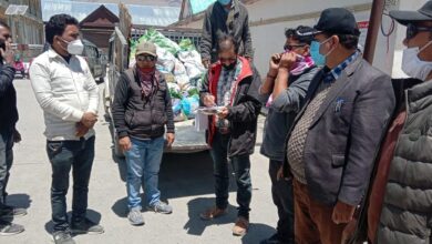 Photo of Over 100 free dry ration kits distributed among non-local laborers at Zanskar