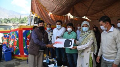 Photo of EC Syed Abbas Razvi flags off refuse compactor vehicles under SDP