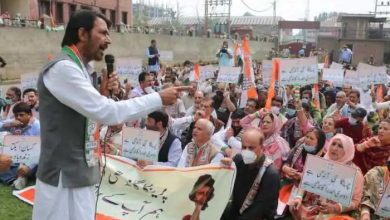 Photo of Jammu and Kashmir Congress workers stage protest demanding Priyanka Gandhi’s release