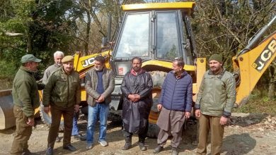 Photo of Police seizes JCB for illegal extraction of minerals in Handwara