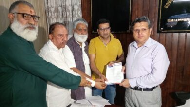 Photo of Apni Party Delegation Demands Action After 1000 Displaced Kashmiri Pandit Voters Go Missing From Lists in Jammu