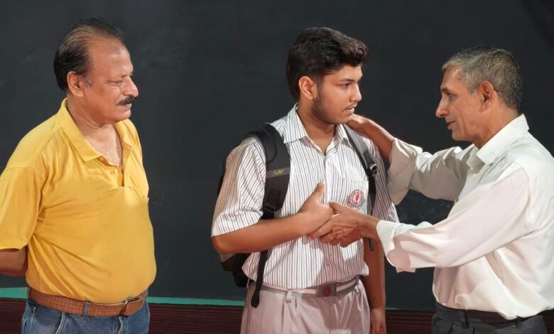 Photo of Aazaad Parindey Kala Manch Stages “Park” Play in Jammu