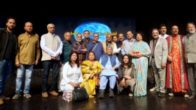 Photo of Yemberzal Foundation’s “Sath Te Satisar” Mesmerizes Abhinav Theatre, Lauded for Cultural Depth