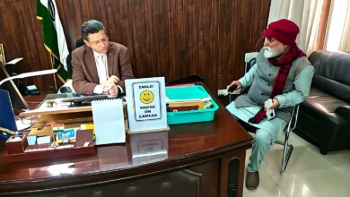 Photo of Apni Party Leader M.K. Yogi Takes Up Migrant Issues with Relief Commissioner